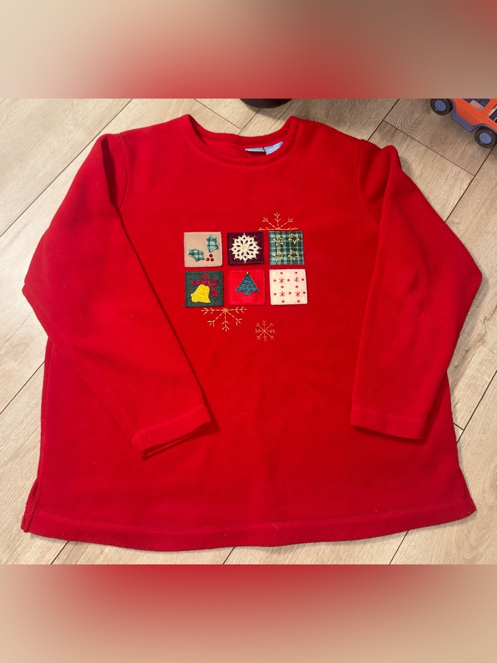 Y2K Holiday Editions 1X Red Fleece Sweatshirt with Holiday Patchwork